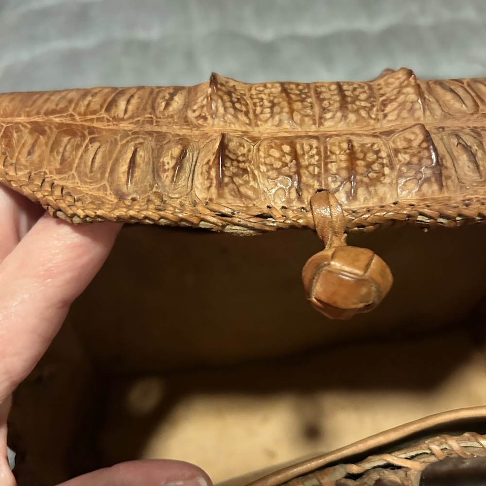 Artisan Tan Crocodile Pattern Crossbody Bag - Picture 2 of 8